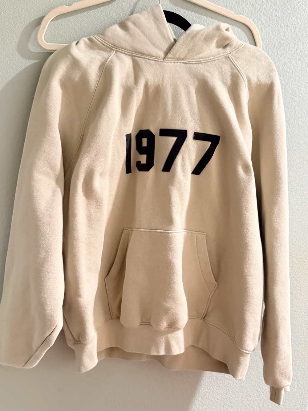 Essentials Men's Beige Hoodie with Black "1977" Print